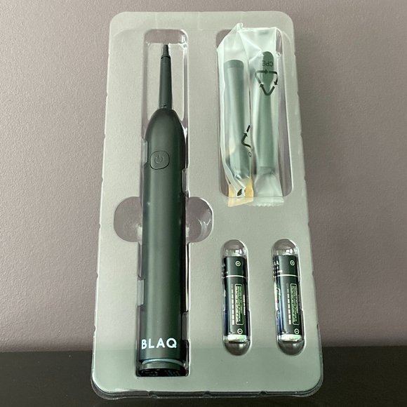 BLAQ Battery Powered Toothbrush - Picture 6 of 6